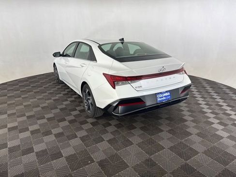 Used 2025 Hyundai Elantra SEL FWD image 9