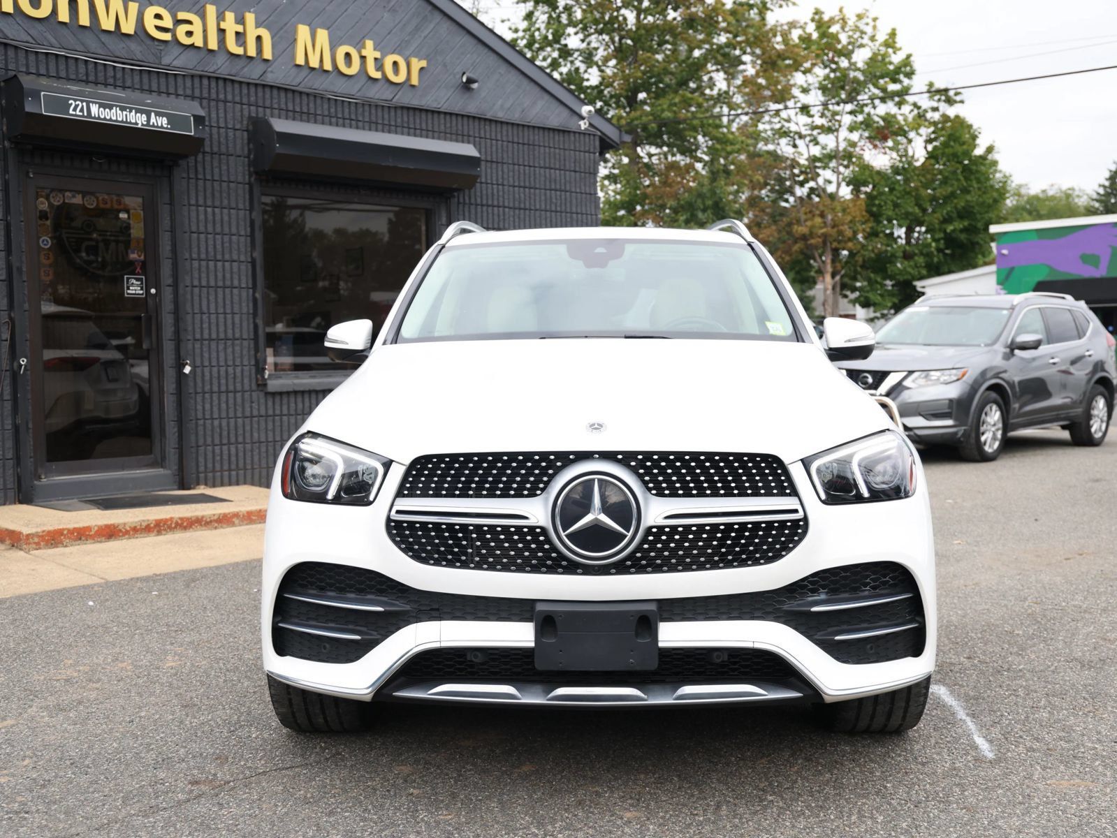 Used 2022 Mercedes-Benz GLE 350 4MATIC w/ AMG Line Exterior image 2