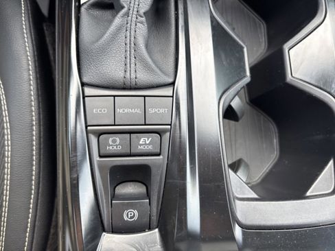 Certified 2025 Toyota Camry SE w/ Convenience Package image 18