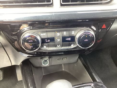 Used 2024 Chevrolet Trax RS w/ Driver Confidence Package FWD image 34