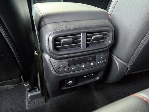 Used 2025 Honda Pilot Black Edition image 11
