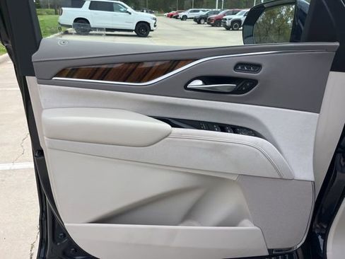 Used 2023 Cadillac Escalade ESV Premium Luxury Platinum RWD image 14