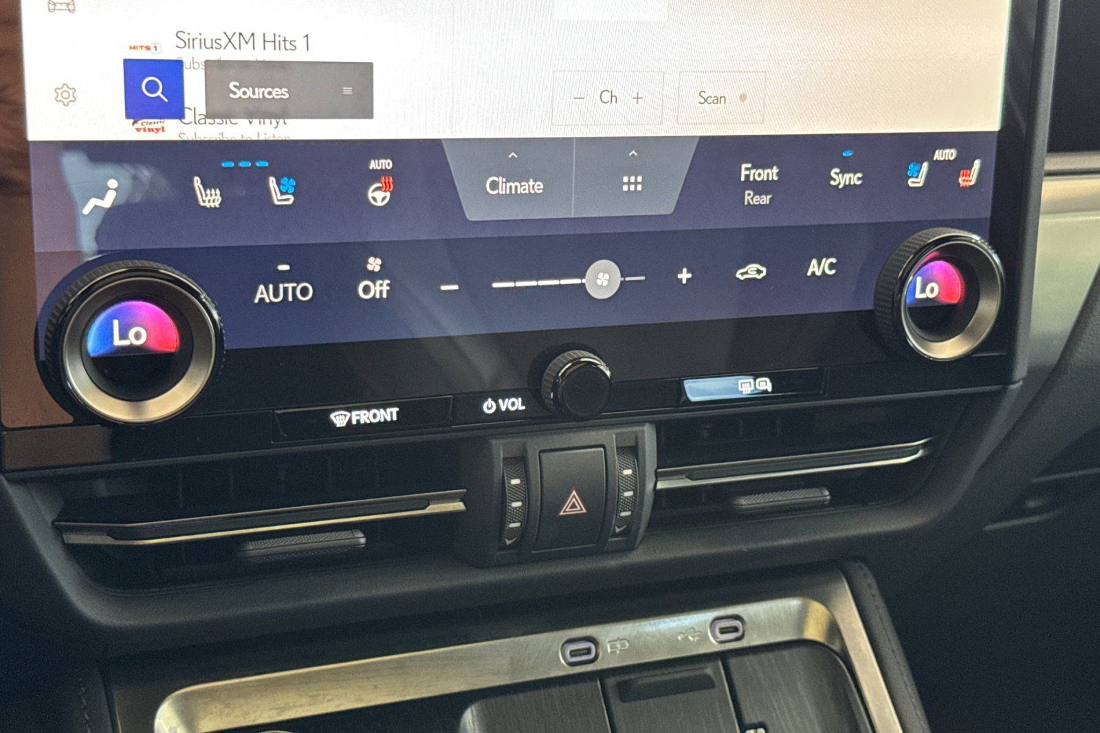 Used 2024 Lexus GX 550 w/ Accessory Package (31) AWD/4WD image 28