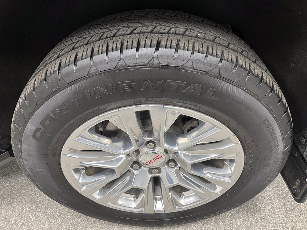 Used 2025 GMC Yukon Denali w/ LPO, Floor Liner Package AWD/4WD image 16