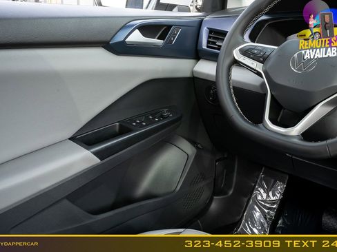 Used 2023 Volkswagen Taos SE w/ Panoramic Sunroof Package FWD image 19
