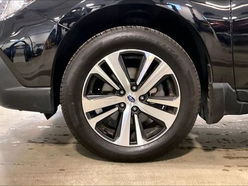 Used 2018 Subaru Outback 2.5i Limited AWD/4WD image 9