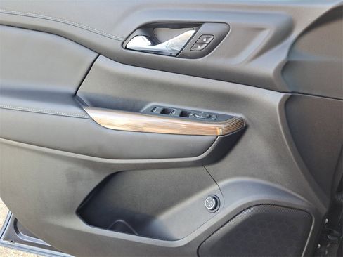 Used 2022 GMC Acadia SLE w/ Driver Convenience Package image 17