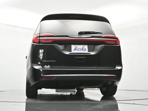 Used 2023 Chrysler Pacifica Touring-L FWD image 41