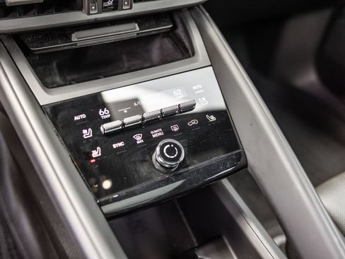 Certified 2025 Porsche Macan 4S Electric AWD/4WD image 16