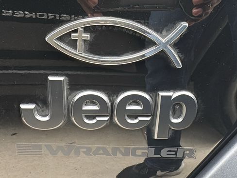 Used 2024 Jeep Wrangler Sport AWD/4WD image 11