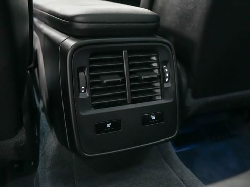 Certified 2025 Porsche Taycan AWD/4WD image 21