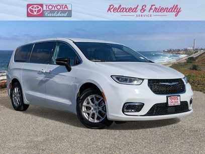 Used 2024 Chrysler Pacifica Touring-L