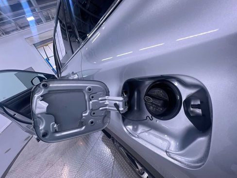 Used 2020 Toyota Highlander XLE image 39