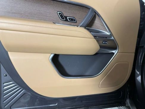 Used 2025 Land Rover Range Rover SE image 14