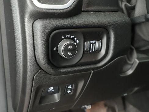 Used 2019 RAM 1500 Big Horn AWD/4WD image 18