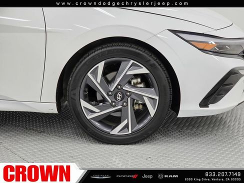 Used 2024 Hyundai Elantra Limited FWD image 9