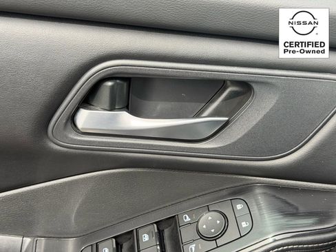 Certified 2025 Nissan Rogue SV FWD image 18