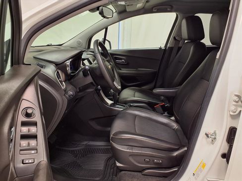Used 2019 Chevrolet Trax LT w/ LT Convenience Package image 24