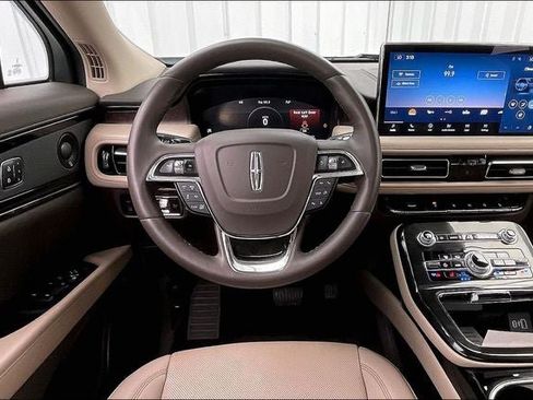 Used 2022 Lincoln Nautilus Reserve w/ Equipment Group 201A AWD/4WD image 5