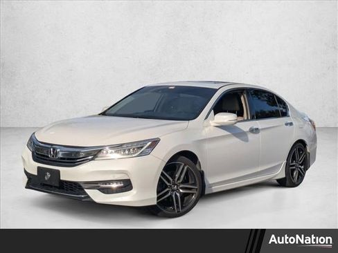 Used 2017 Honda Accord Touring image 1