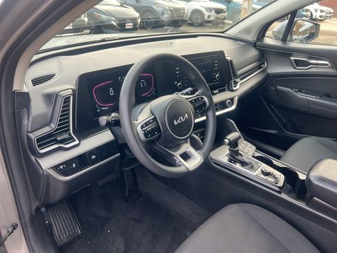 Used 2023 Kia Sportage LX image 6