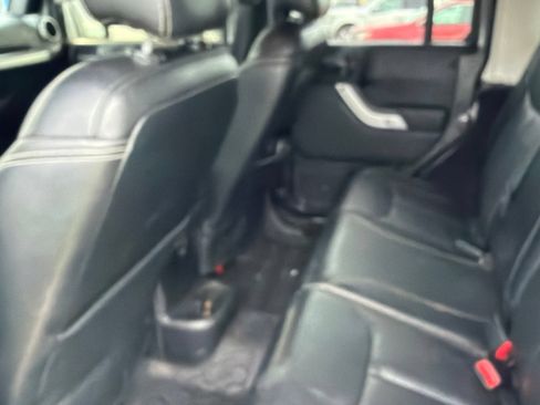 Used 2017 Jeep Wrangler Unlimited Sahara w/ Max Tow Package AWD/4WD image 8