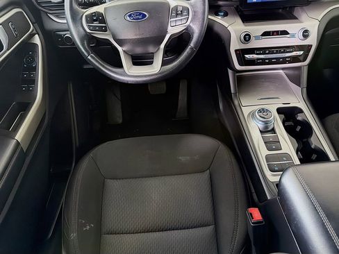 Used 2022 Ford Explorer XLT image 24