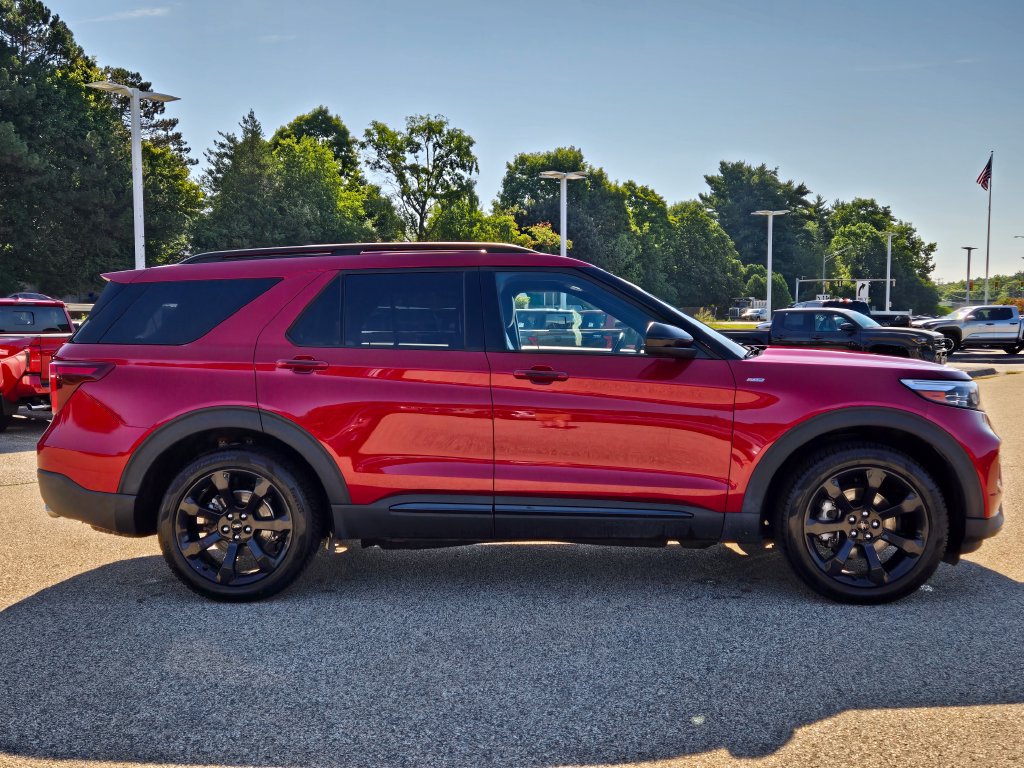 Used 2023 Ford Explorer ST-Line w/ Class IV Trailer Tow Package AWD/4WD image 7