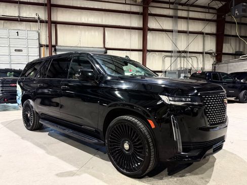 Used 2021 Cadillac Escalade ESV Premium Luxury w/ LPO, Illumination Package AWD/4WD image 2