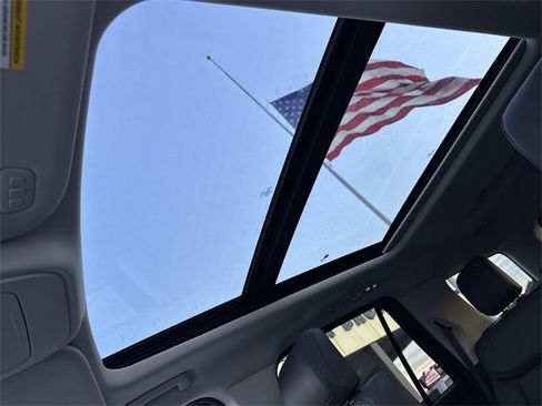 New 2025 Ford Expedition Active image 23