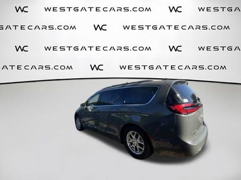Used 2022 Chrysler Pacifica Touring-L FWD image 11