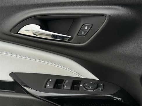 Certified 2025 Chevrolet Trax LT image 20