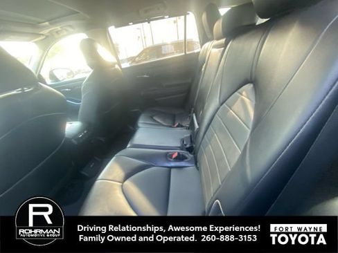 Used 2022 Toyota Highlander XLE FWD image 8