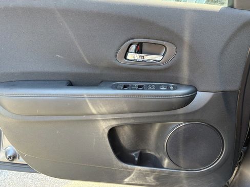 Used 2019 Honda HR-V LX image 12