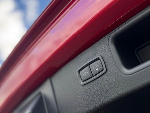 Used 2025 Porsche Macan image 34