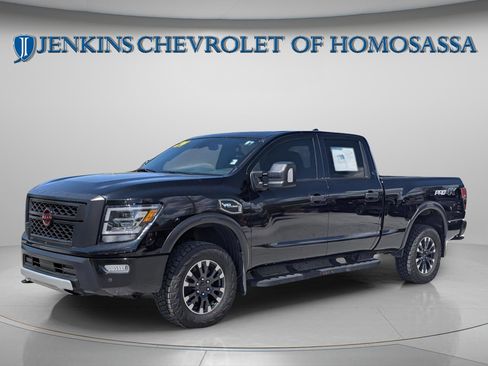 Used 2024 Nissan Titan PRO-4X w/ Pro-4x Convenience Package image 12