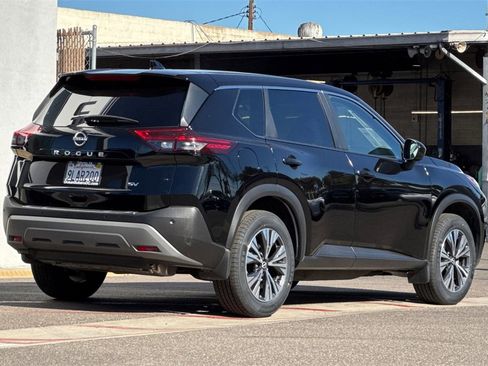 Used 2023 Nissan Rogue SV image 5