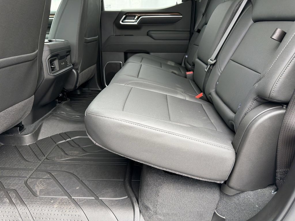 New 2026 Chevrolet Silverado 1500 RST w/ Rally Edition AWD/4WD image 17