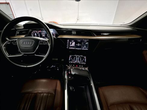 Certified 2024 Audi Q8 e-tron Premium Plus w/ Premium Plus Package AWD/4WD image 16