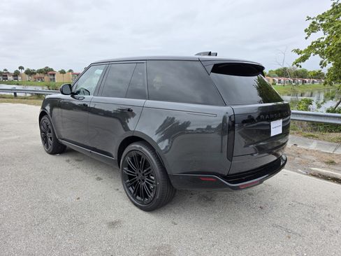 New 2026 Land Rover Range Rover SE image 2
