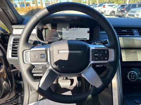 New 2025 Land Rover Discovery Dynamic SE image 26