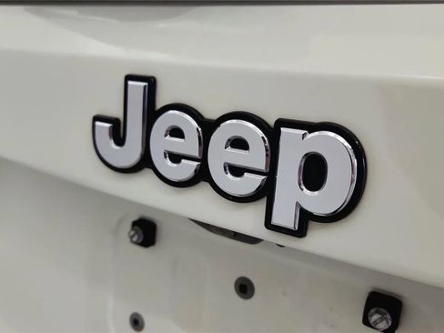 Used 2023 Jeep Renegade Latitude image 16