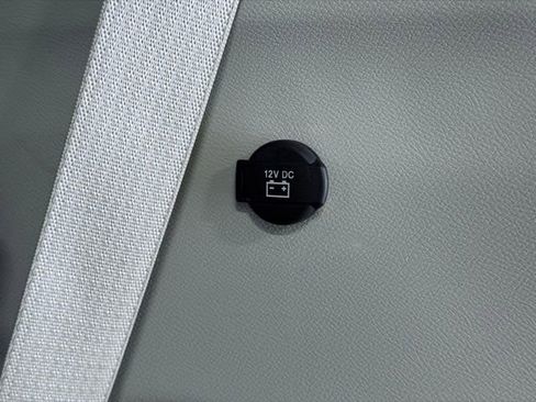 Used 2024 Chrysler Pacifica Touring-L FWD image 12