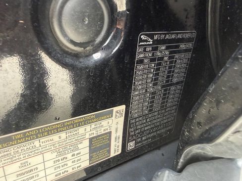 Used 2019 Jaguar F-PACE Premium image 37