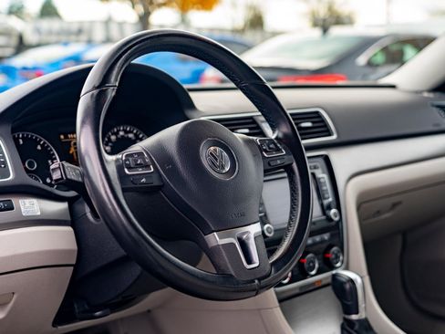 Used 2015 Volkswagen Passat TDI SE image 14