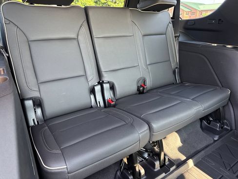 Used 2025 Chevrolet Tahoe Premier AWD/4WD image 14