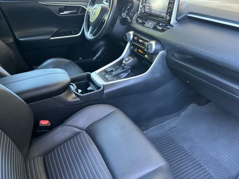 Used 2021 Toyota RAV4 XSE w/ XSE Grade Weather Package AWD/4WD image 17