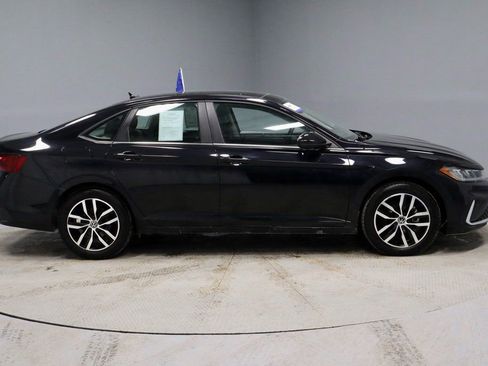 Used 2025 Volkswagen Jetta SE image 12
