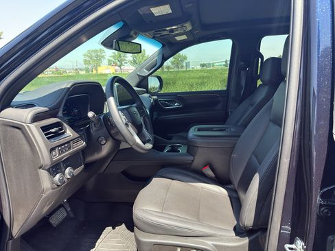 Used 2023 Chevrolet Suburban Z71 w/ Luxury Package image 13