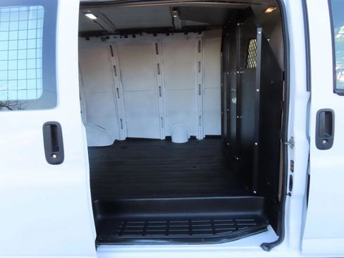Used 2017 Chevrolet Express 2500 image 17